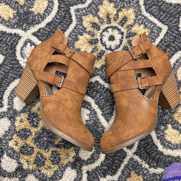 JustFab Shoes - Just Fab Women's Tan Ankle Boots